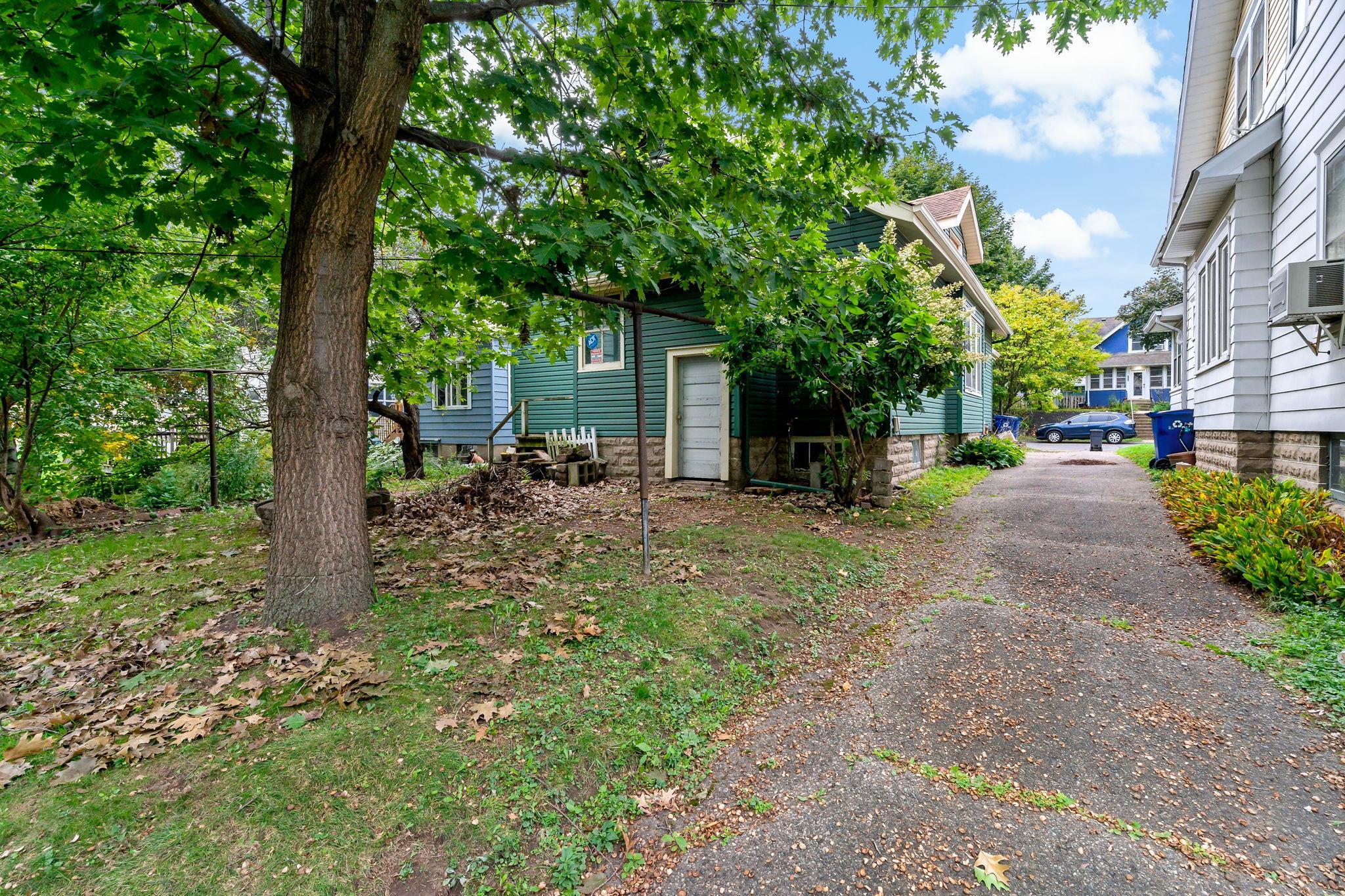 337 Winona Street W