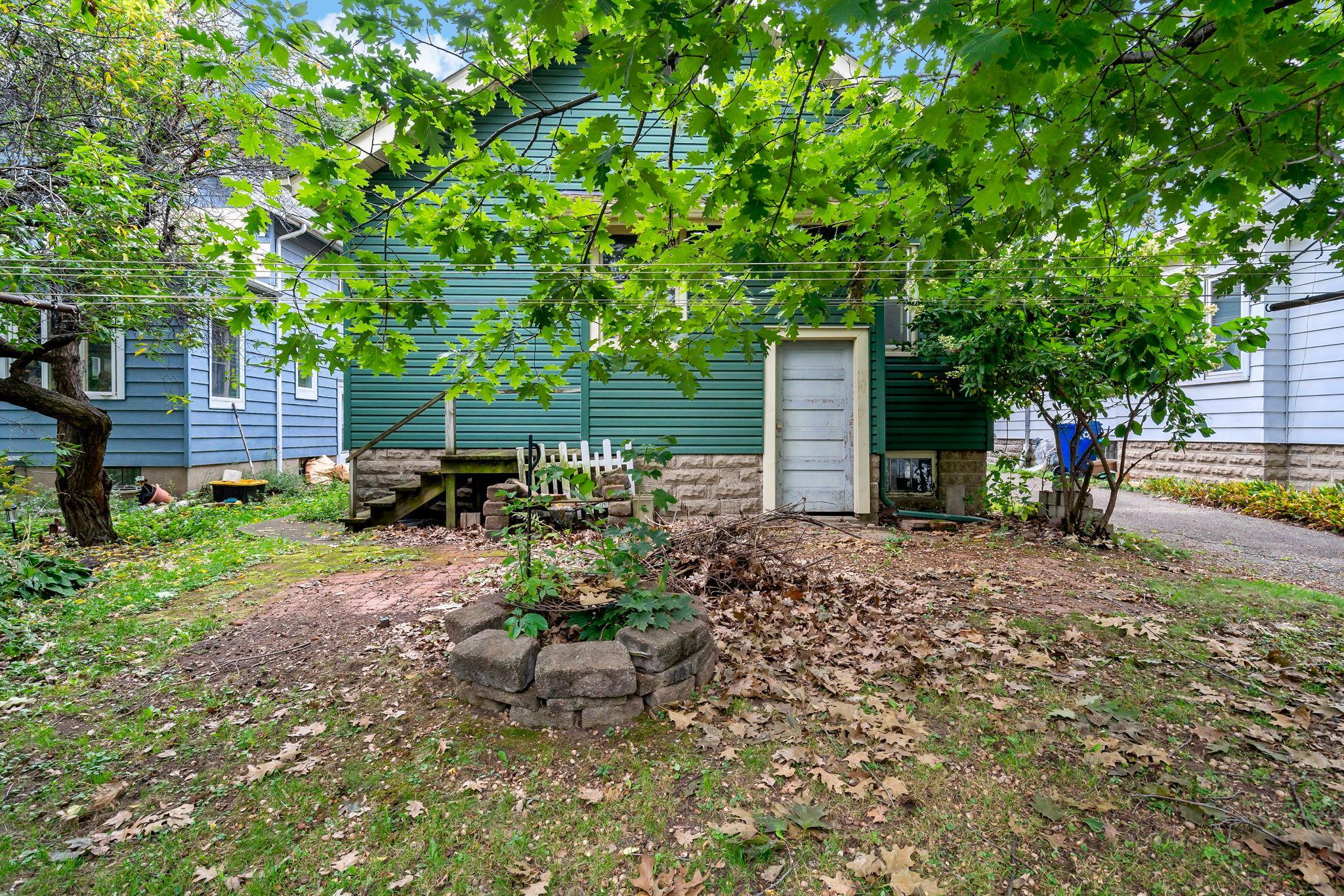337 Winona Street W