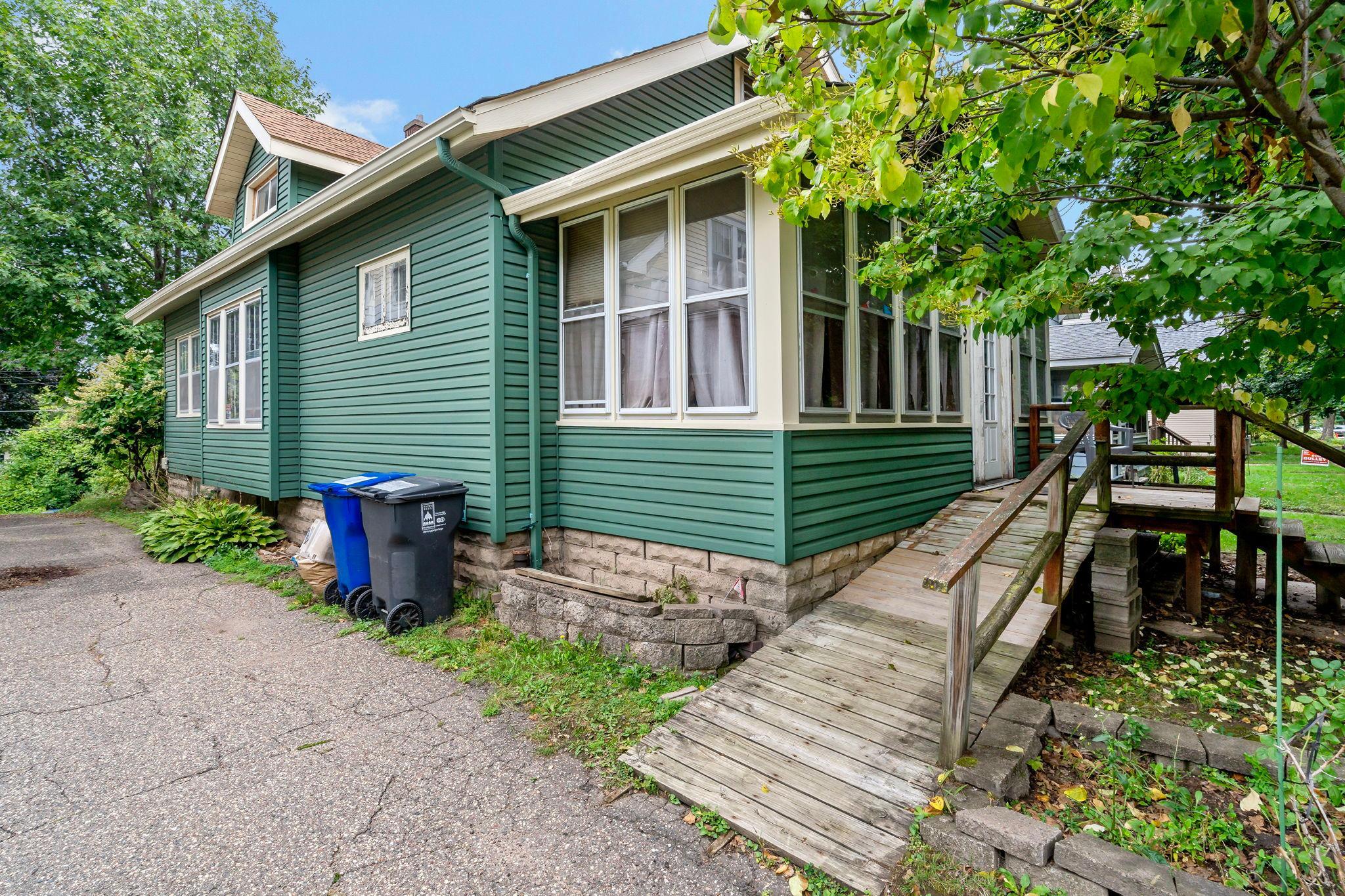 337 Winona Street W