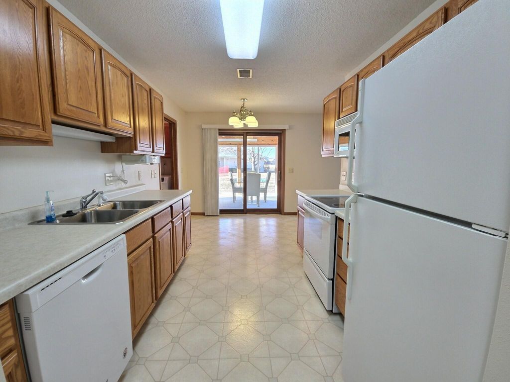 Photo of 1624 Blue Jay Boulevard, Fairmont, MN 56031 (MLS # 7025132)