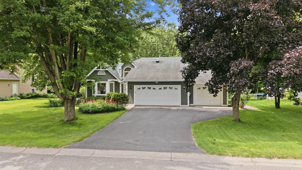 Photo of 4067 Stockdale Drive, Vadnais Heights, MN 55127 (MLS # 7103146)