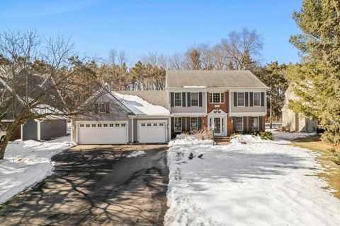 1752 Interlachen Bay Woodbury MN 55125