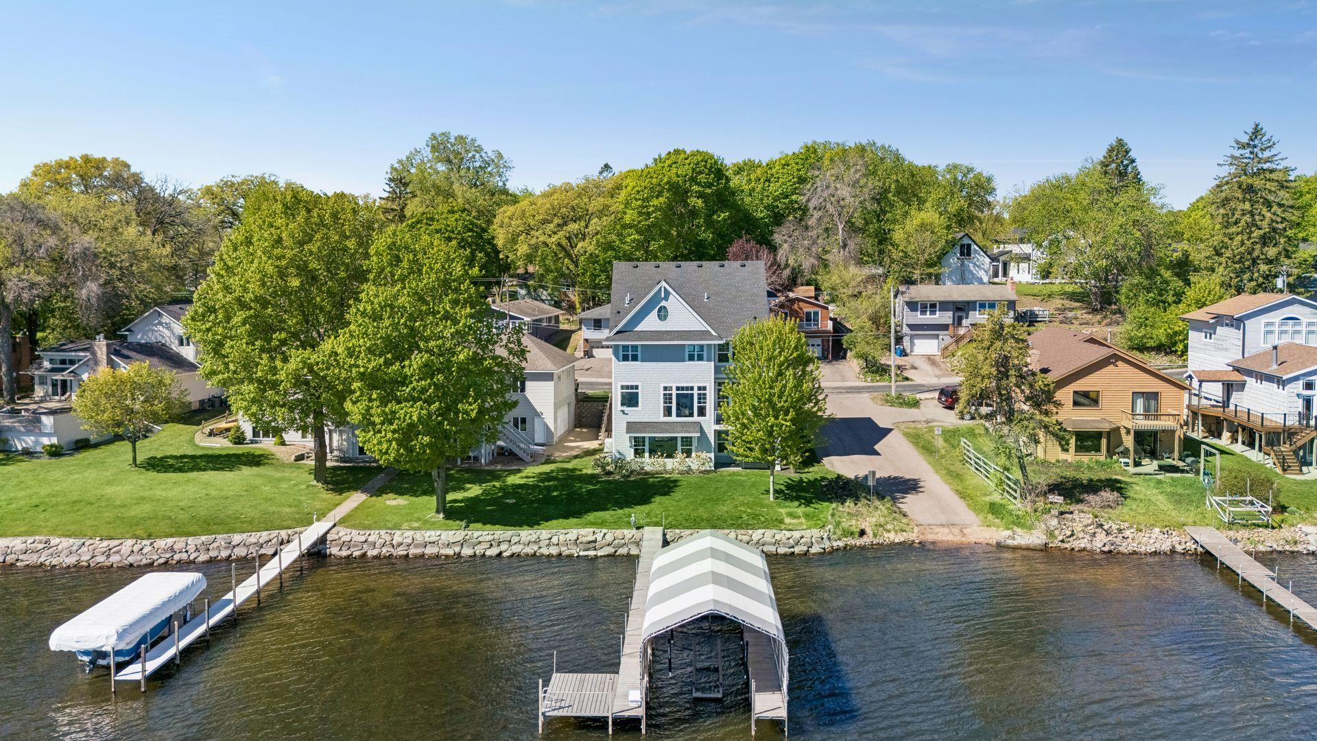 1748 Shorewood Lane