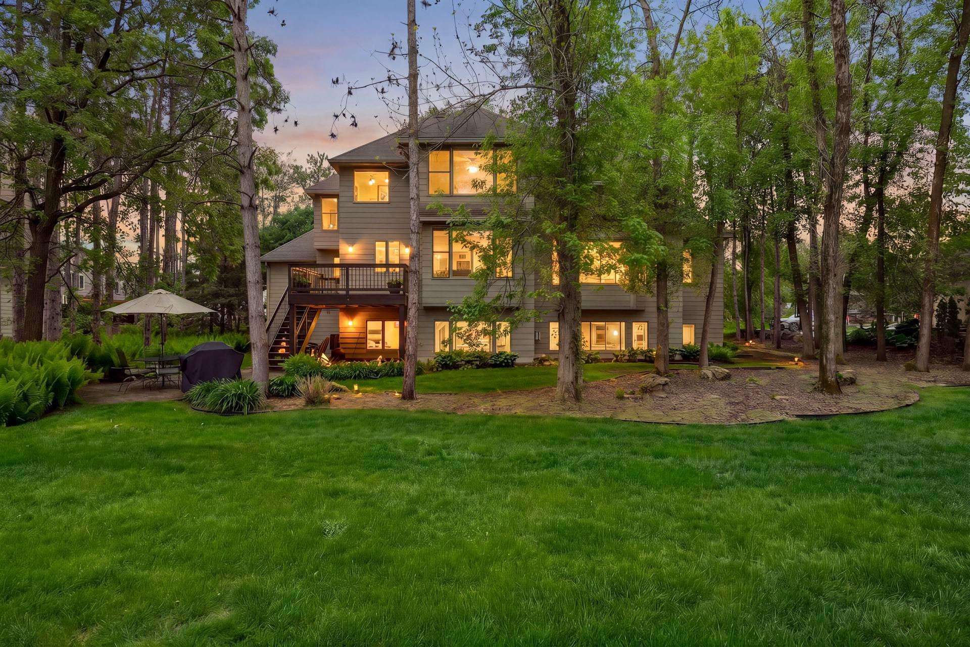 9001 Springwood Drive