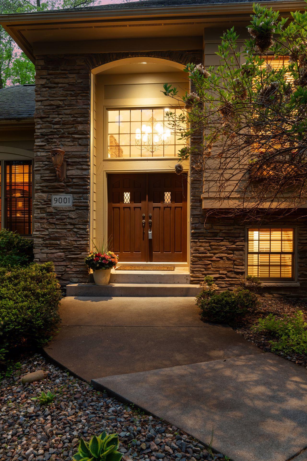 9001 Springwood Drive