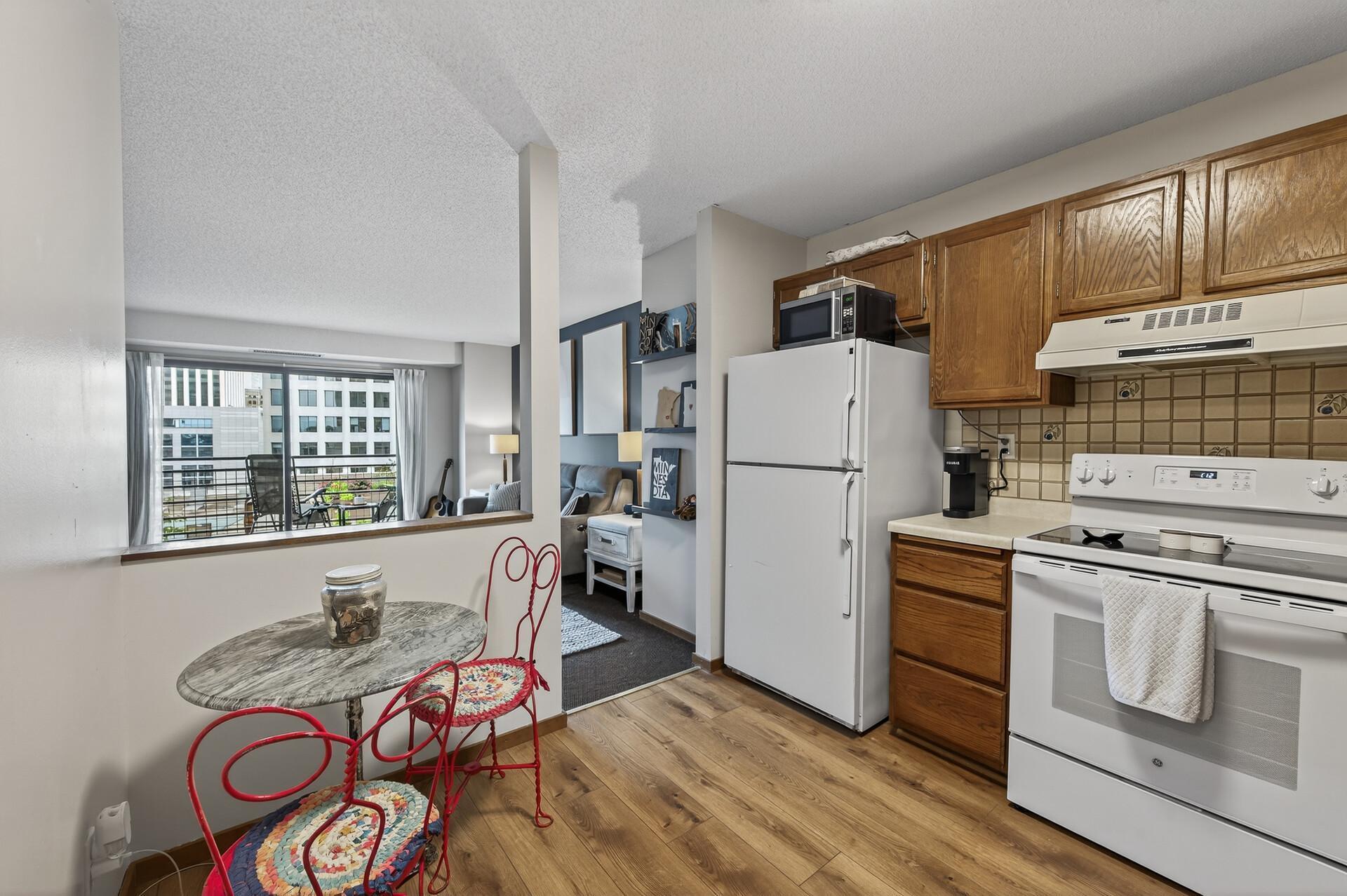 66 9th Street E 1313