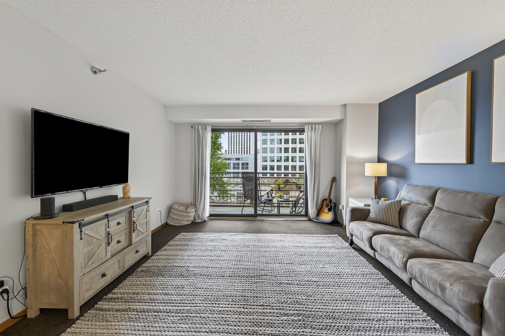 66 9th Street E 1313