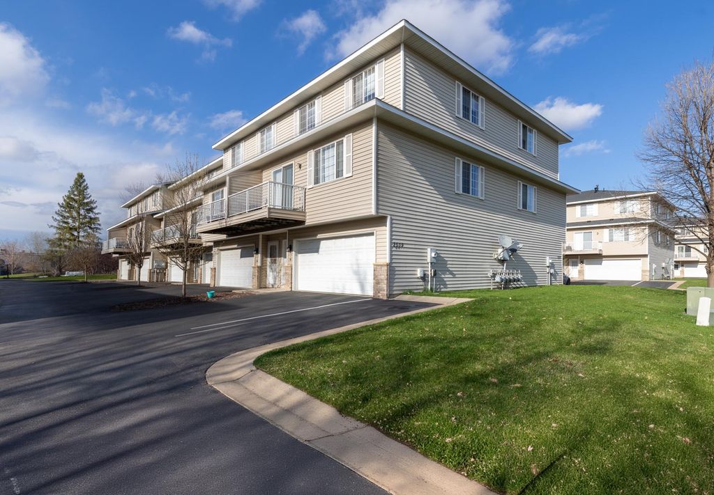 Photo of 2509 Cobble Hill Court #A, Woodbury, MN 55125 (MLS # 7055994)