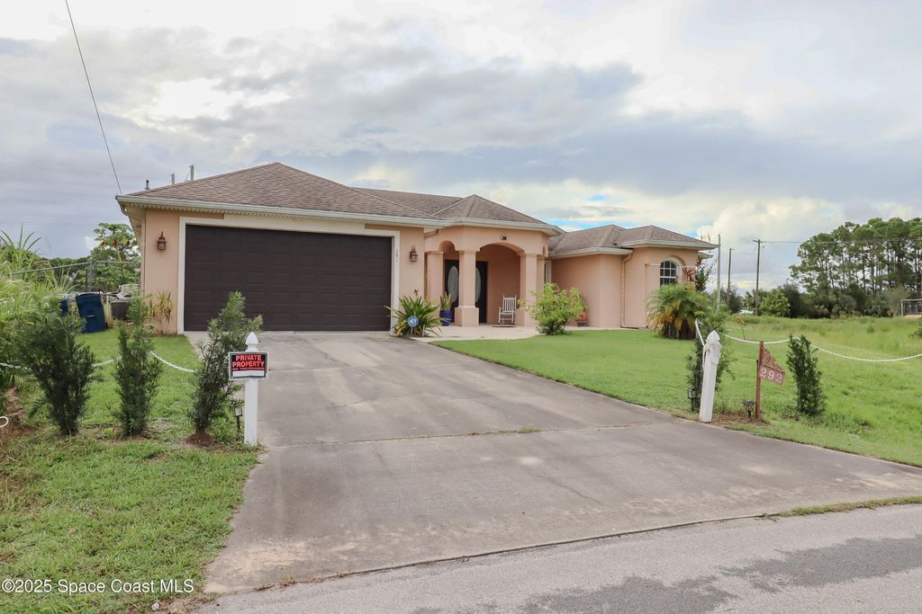 Photo of 292 Hoffer Avenue NW, Palm Bay, FL 32907 (MLS # 1057087)