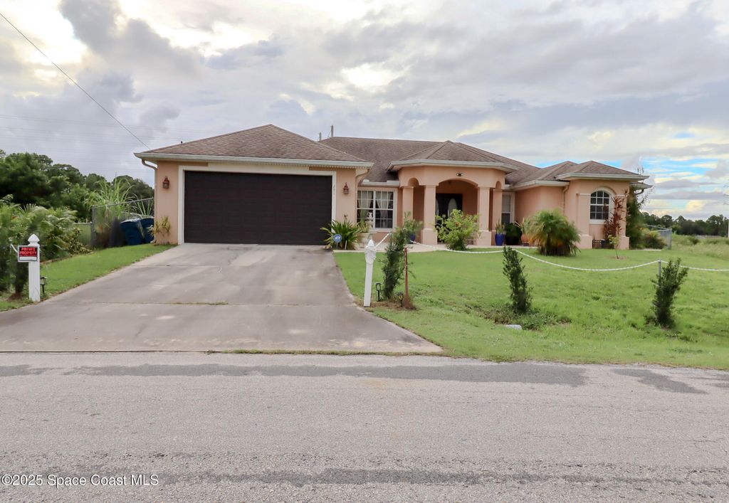 Photo of 292 Hoffer Avenue NW, Palm Bay, FL 32907 (MLS # 1057087)