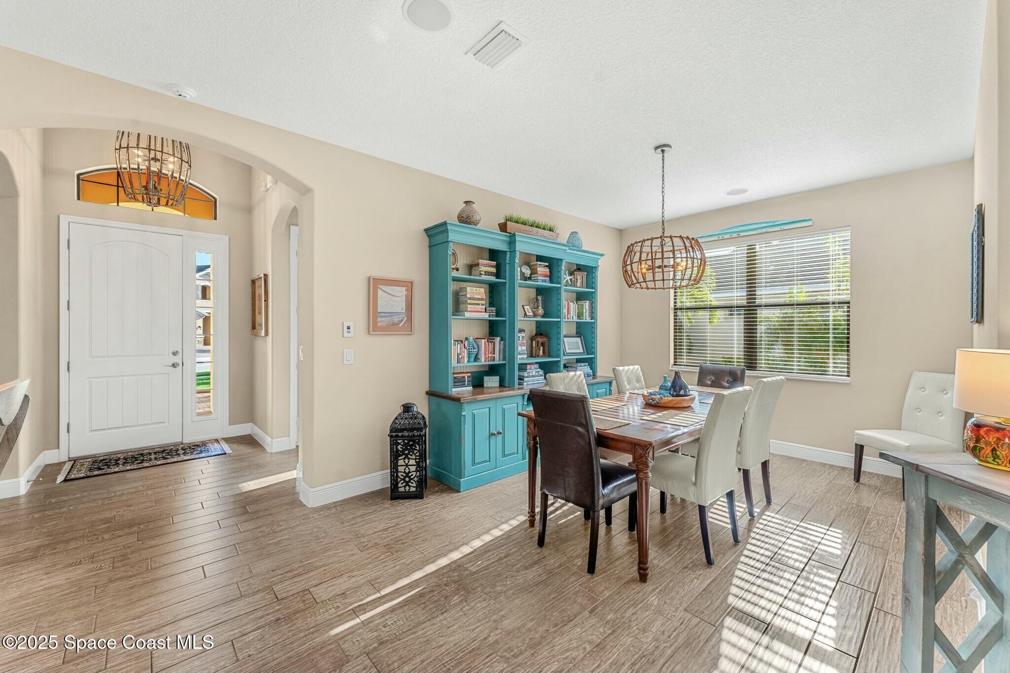 997 Buckthorn Trail