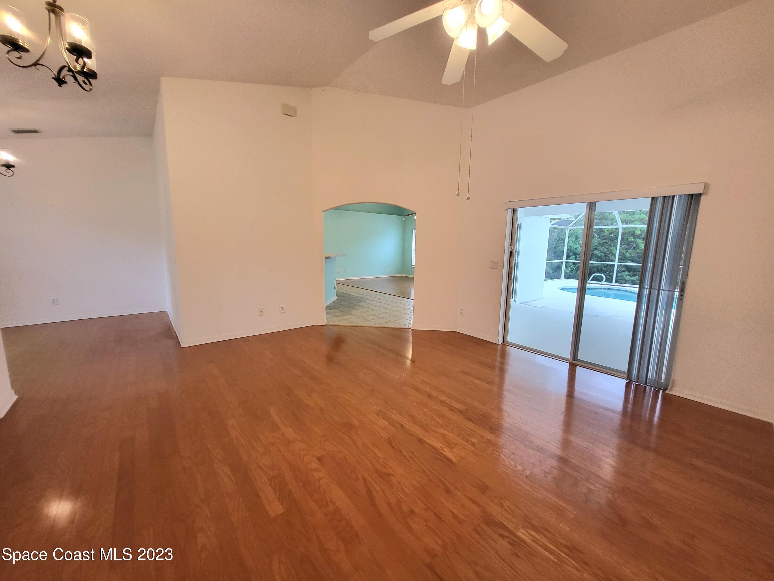 1573 Laramie Circle