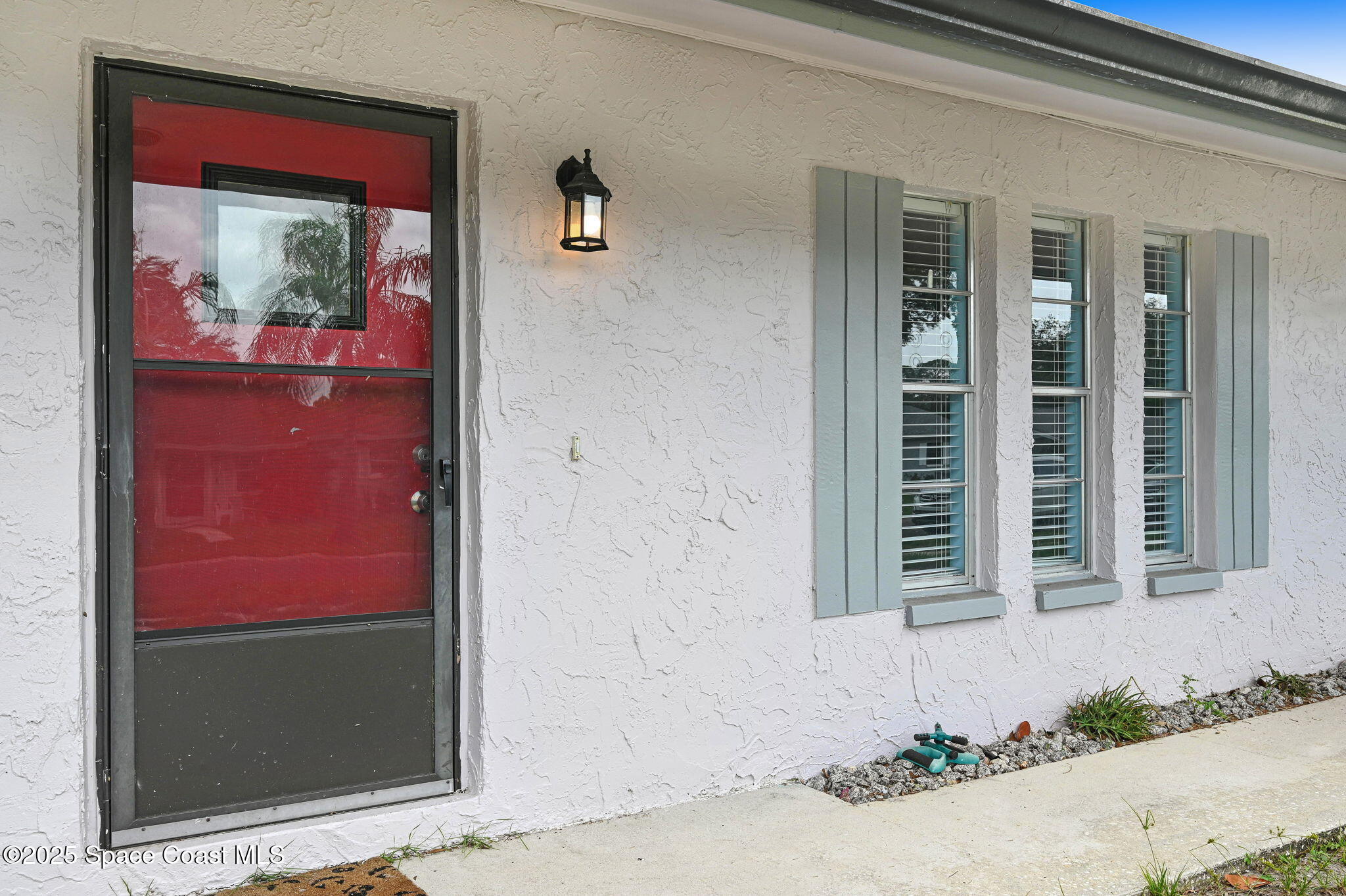 1123 Hermosa Drive