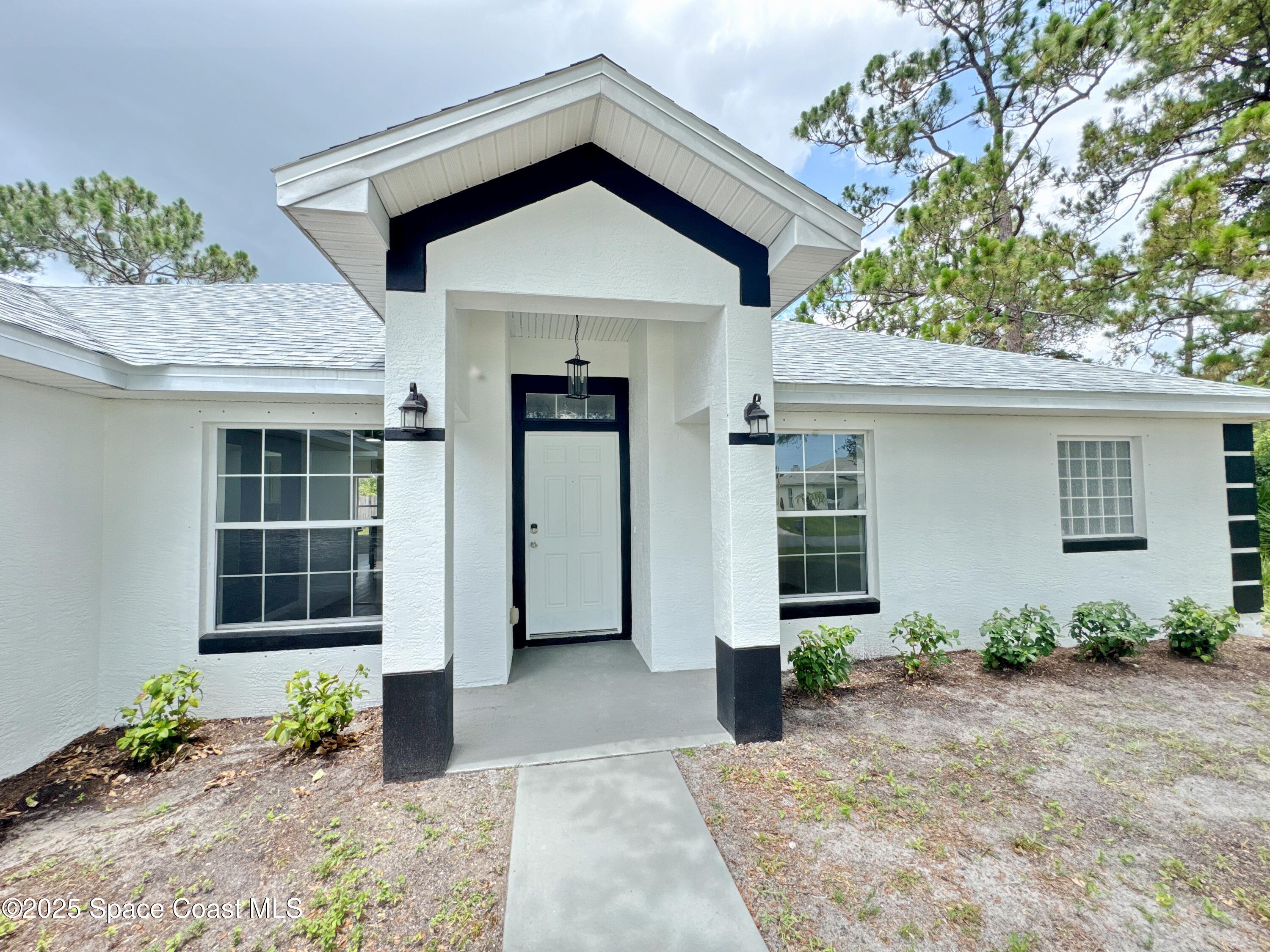3162 San Salvador Avenue