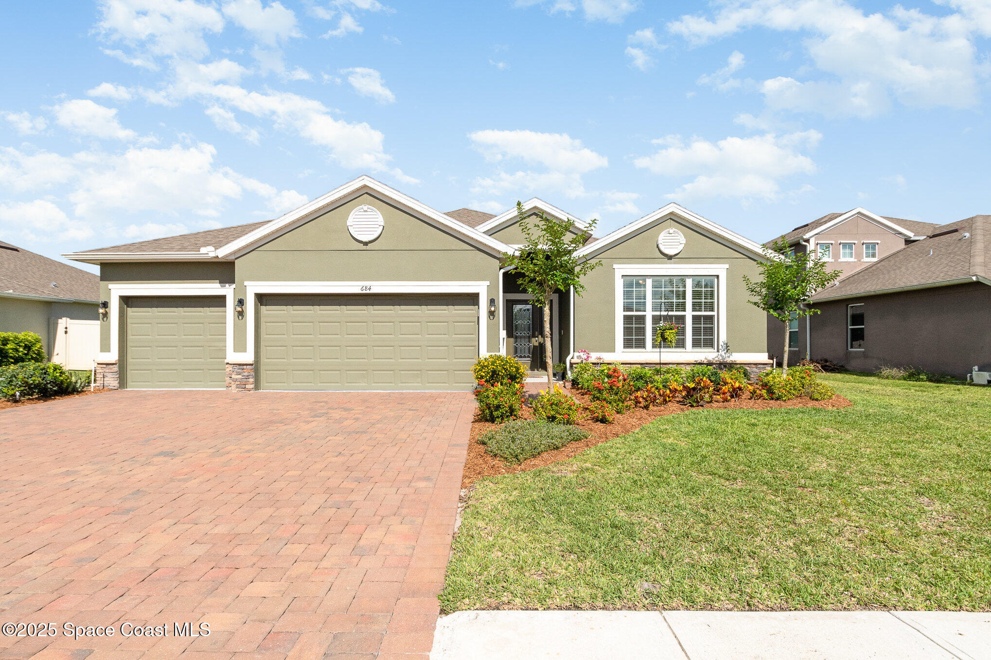 684 Stonebriar Drive SE