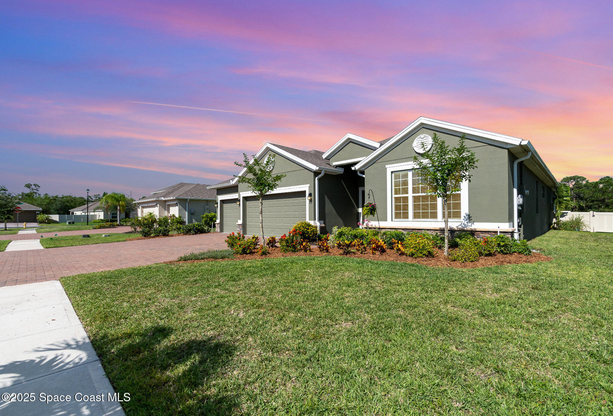 684 Stonebriar Drive SE