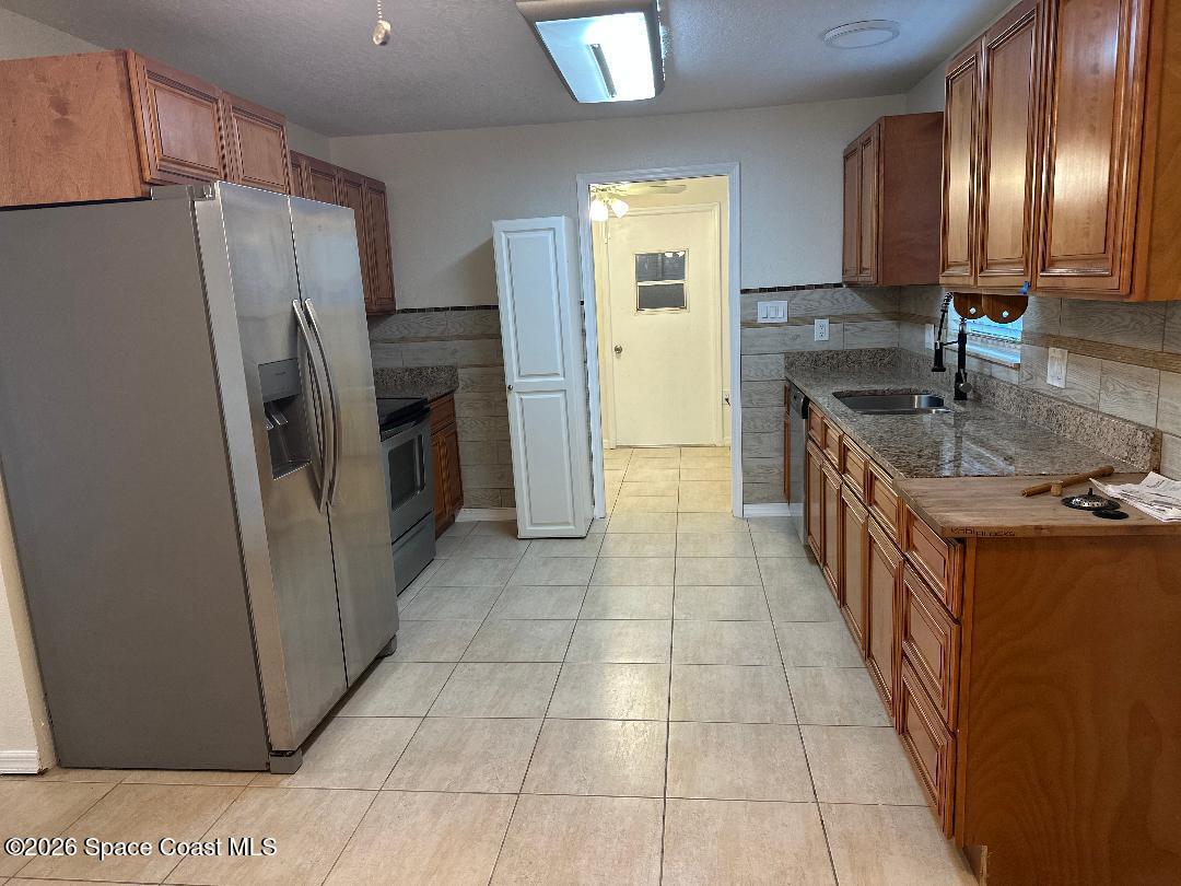 725 Manderine Street