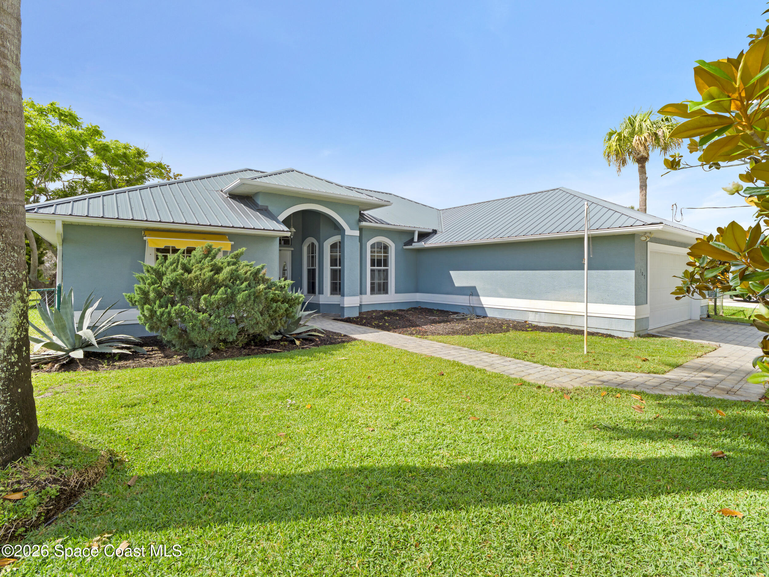107 Larchmont Terrace W