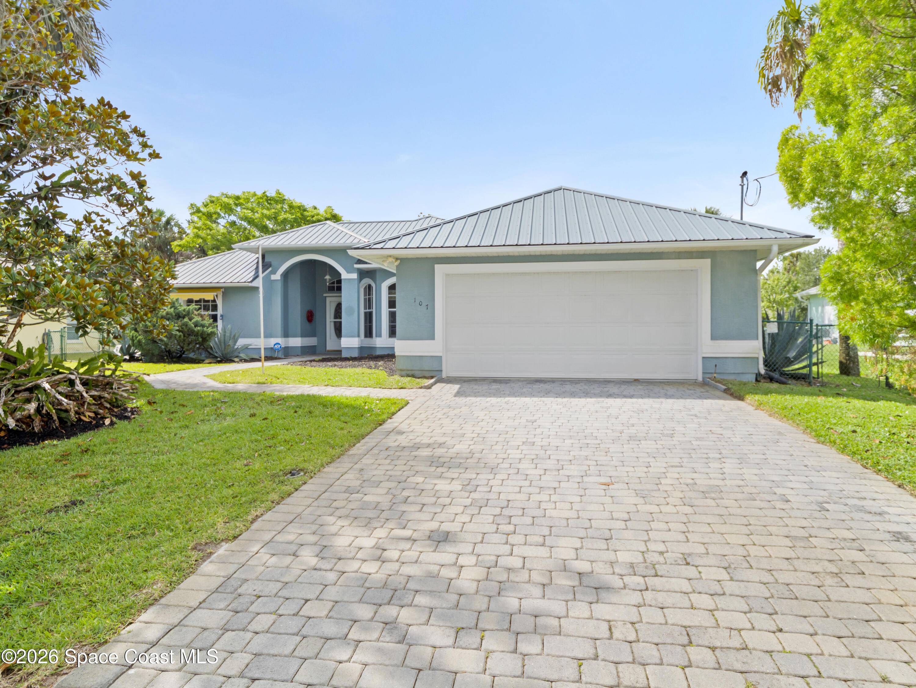 107 Larchmont Terrace W