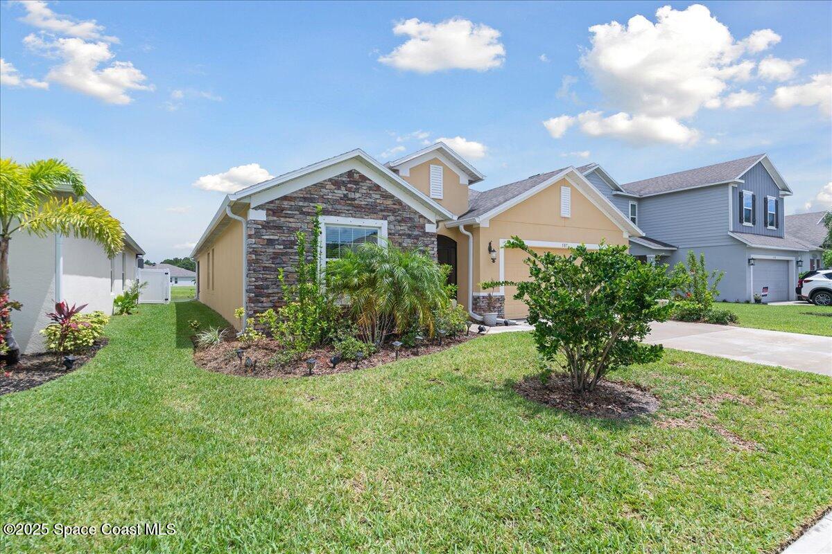 587 Corbin Circle SW
