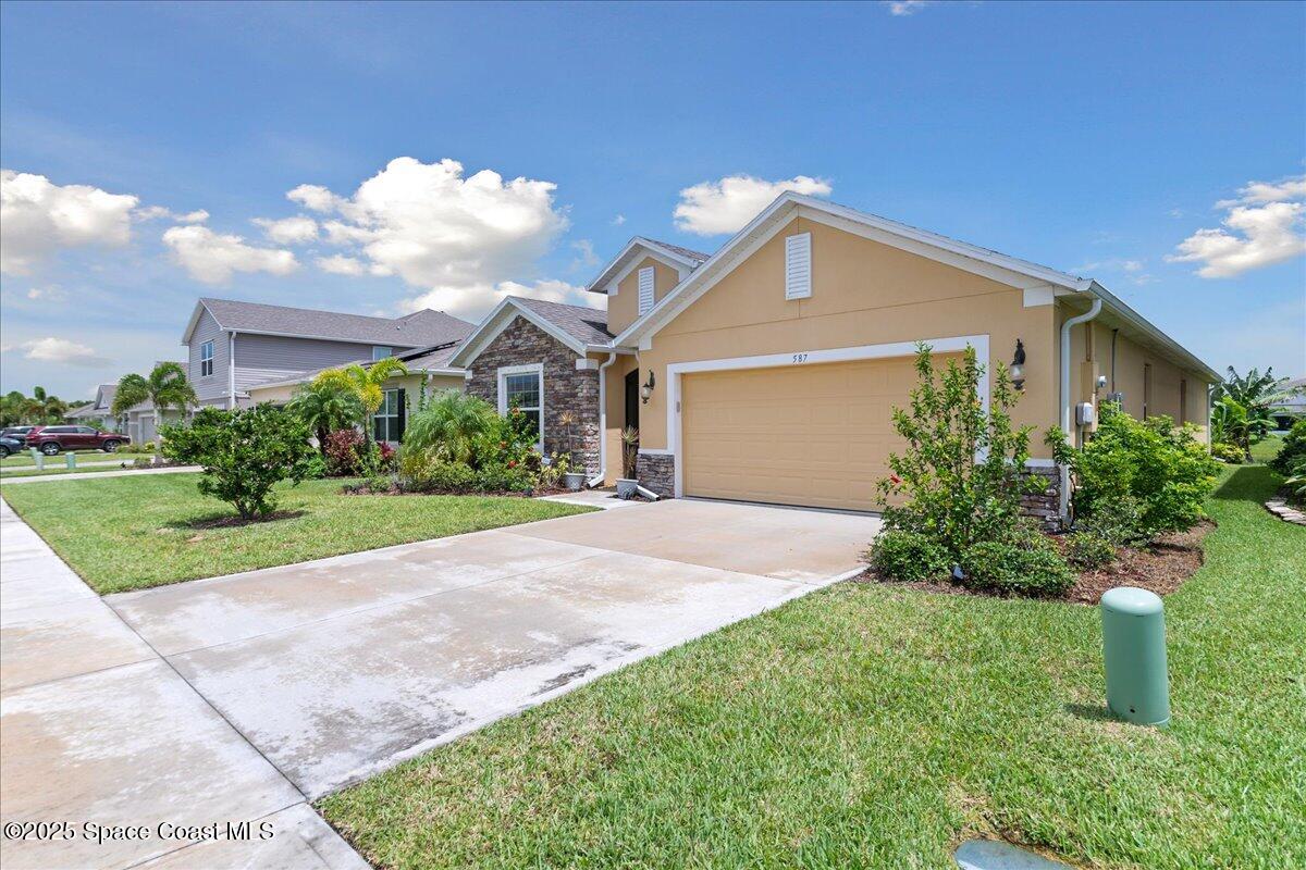 587 Corbin Circle SW