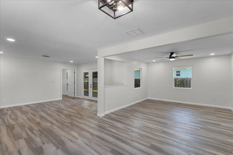 Single Family Residence in Indian Harbour Beach FL 2110 Patrick Drive 14.jpg