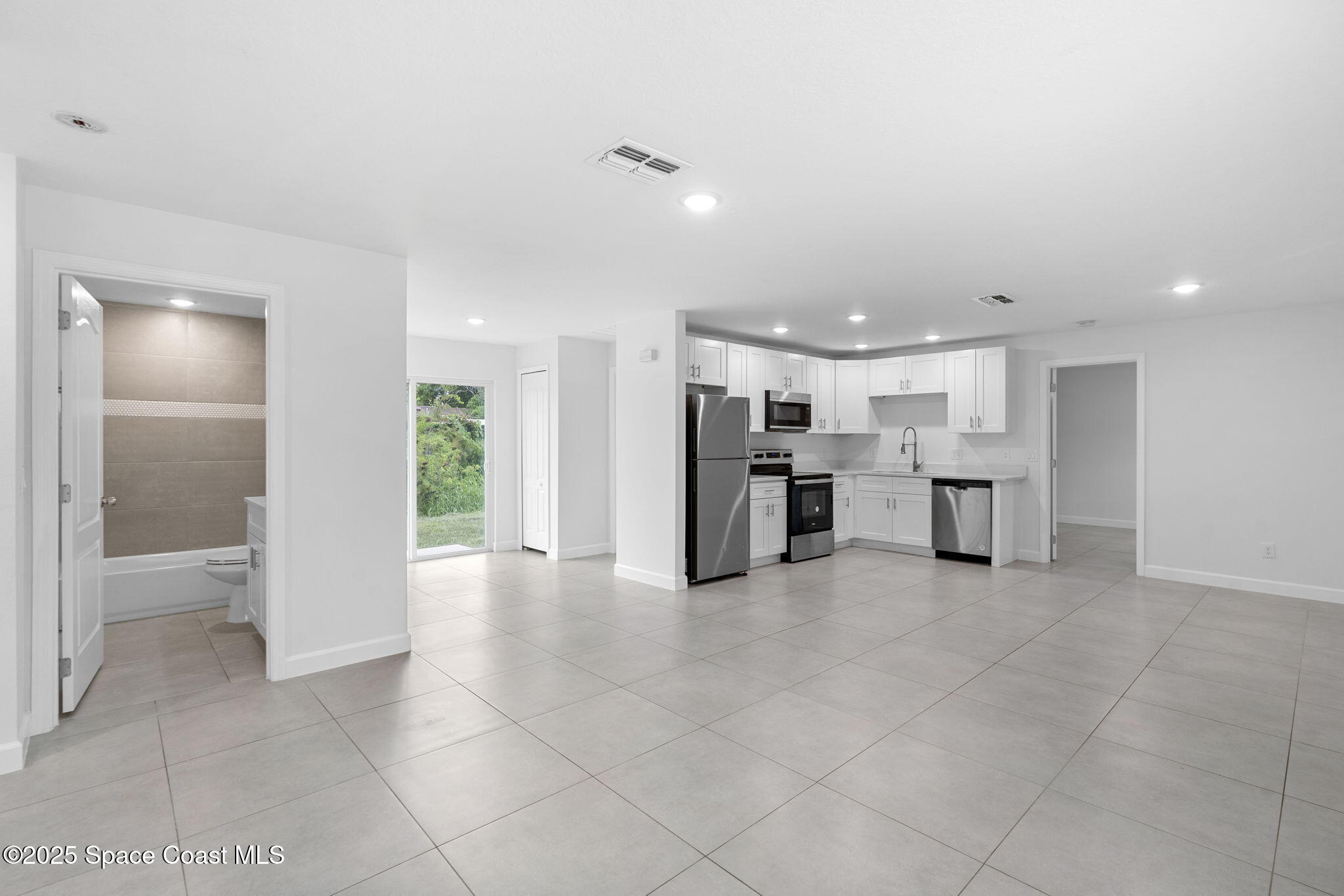 845 Kenilworth Court