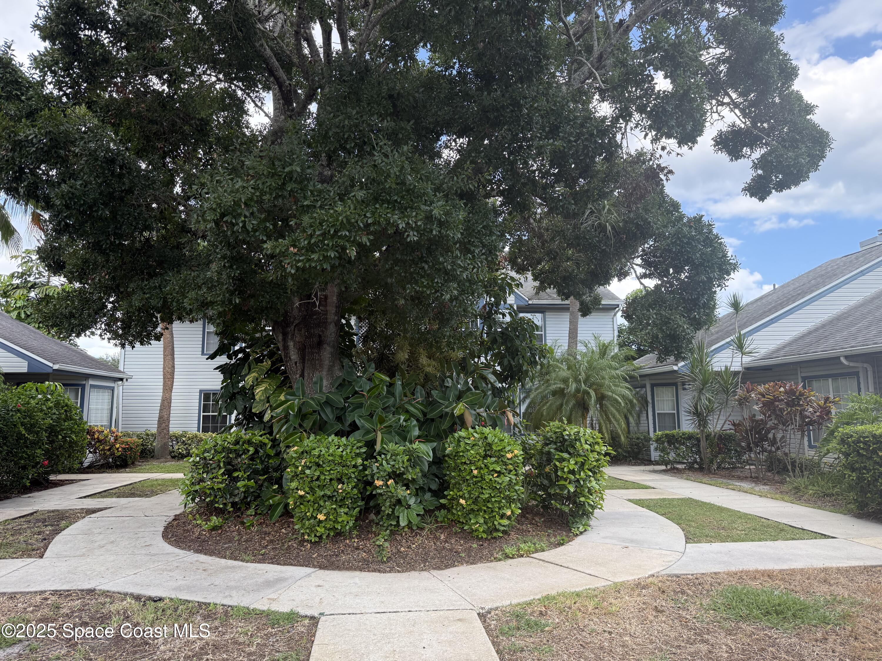 4798 Lake Waterford Way W 2-226