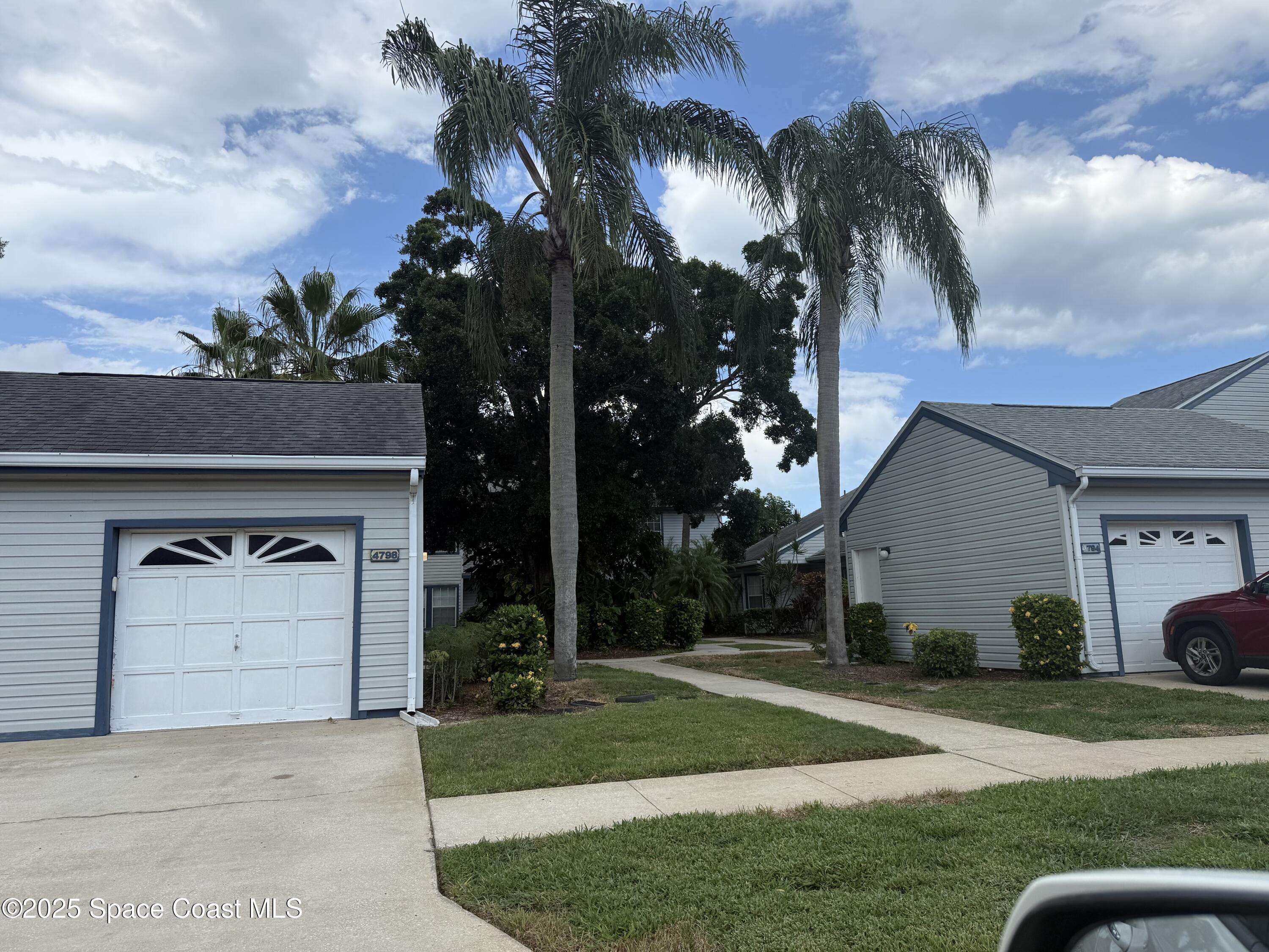 4798 Lake Waterford Way W 2-226