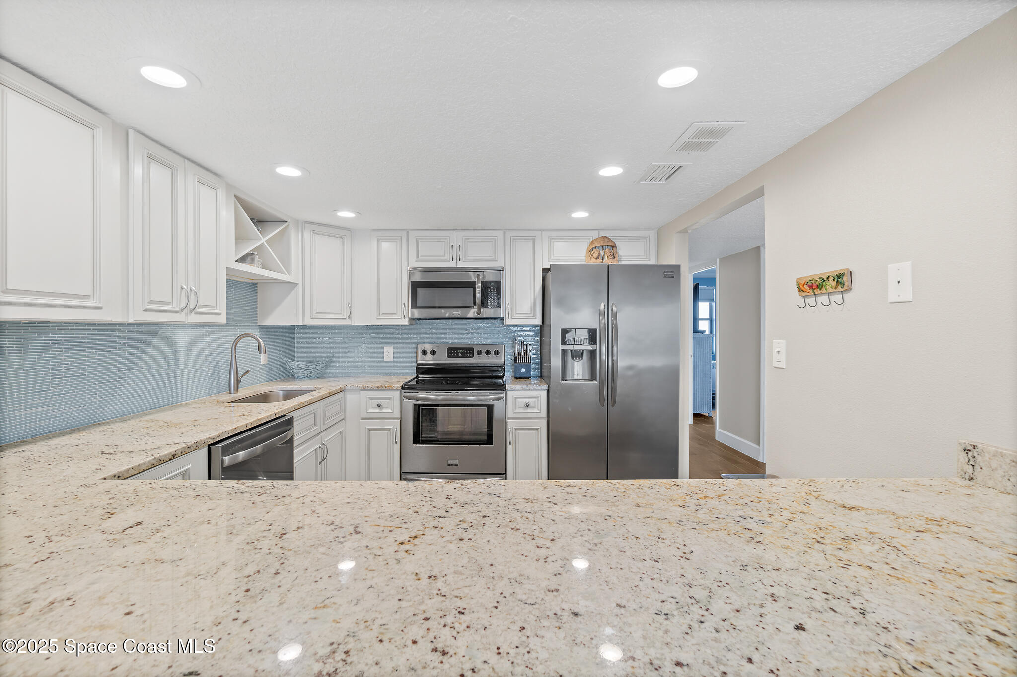 545 Garfield Avenue 402