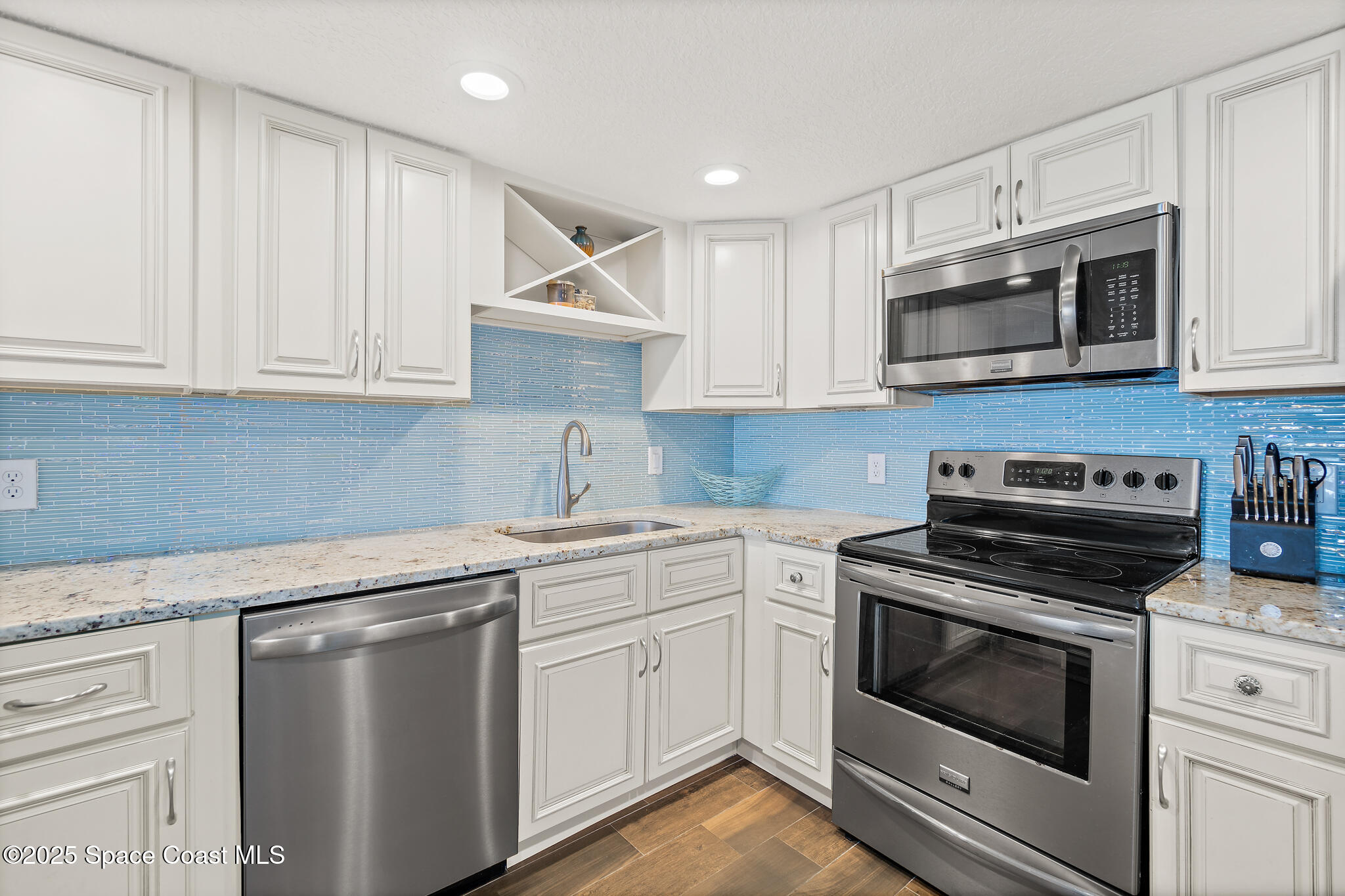 545 Garfield Avenue 402