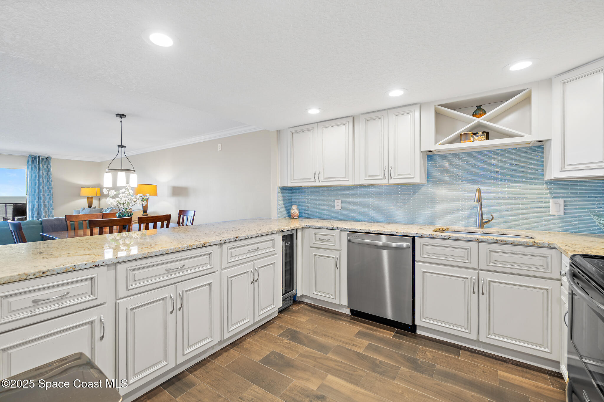 545 Garfield Avenue 402