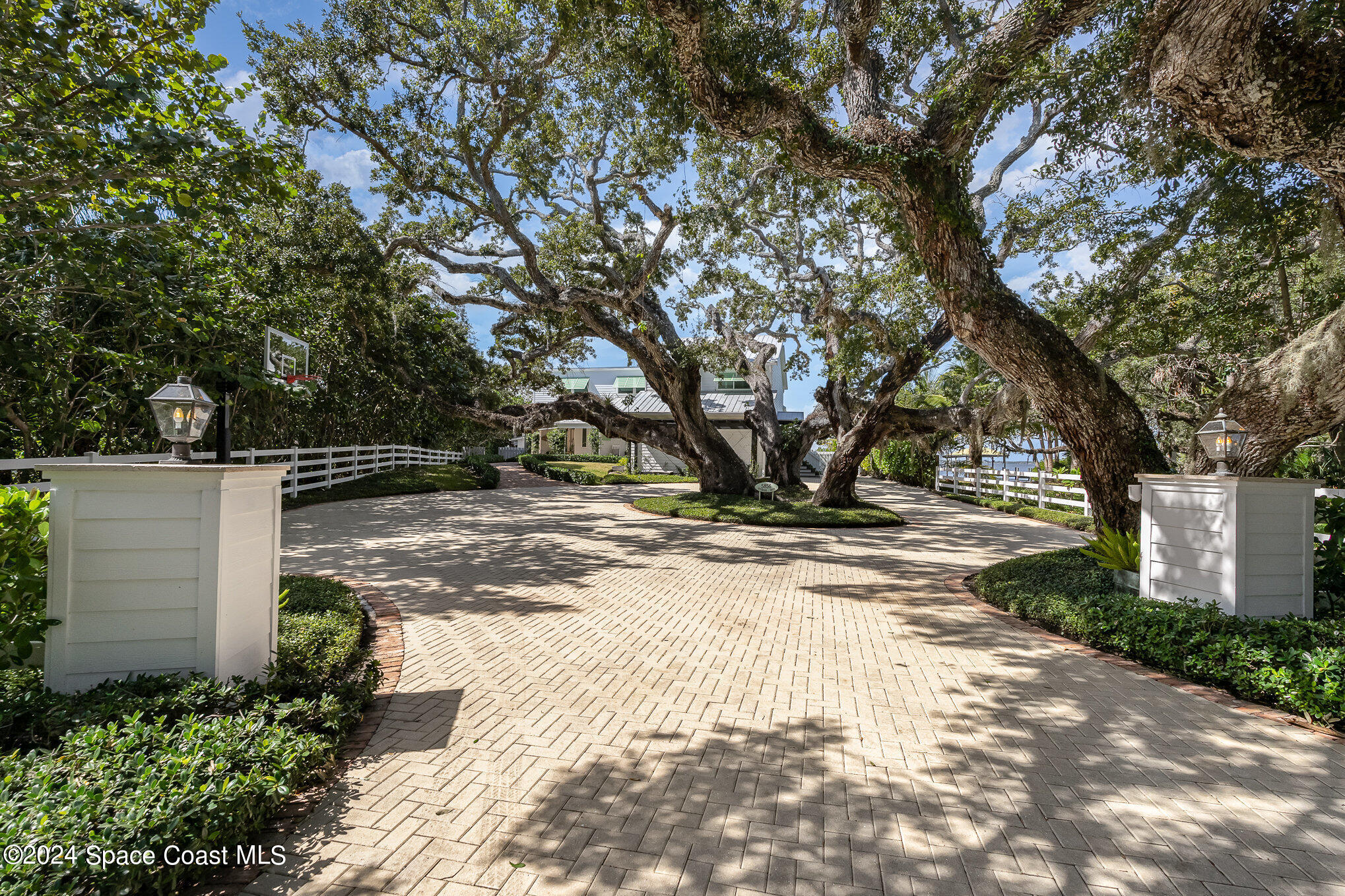 5856 Riverside Drive