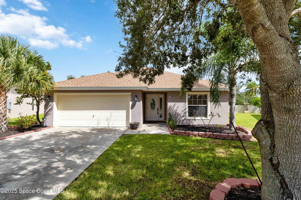 Photo of 377 Wishing Well Circle SW, Palm Bay, FL 32908 (MLS # 1058898)