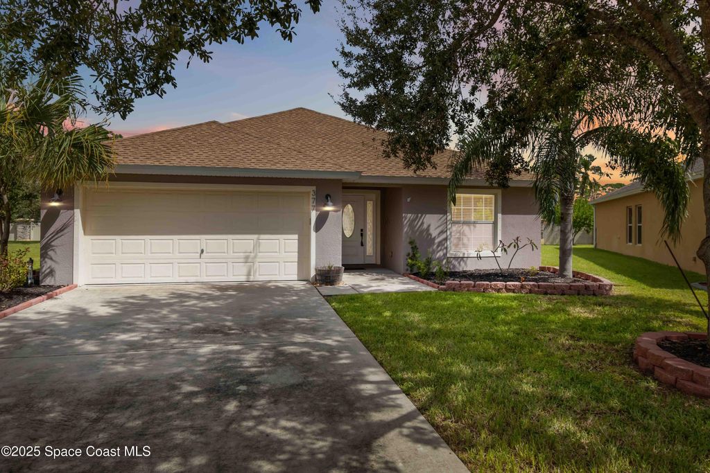 Photo of 377 Wishing Well Circle SW, Palm Bay, FL 32908 (MLS # 1058898)