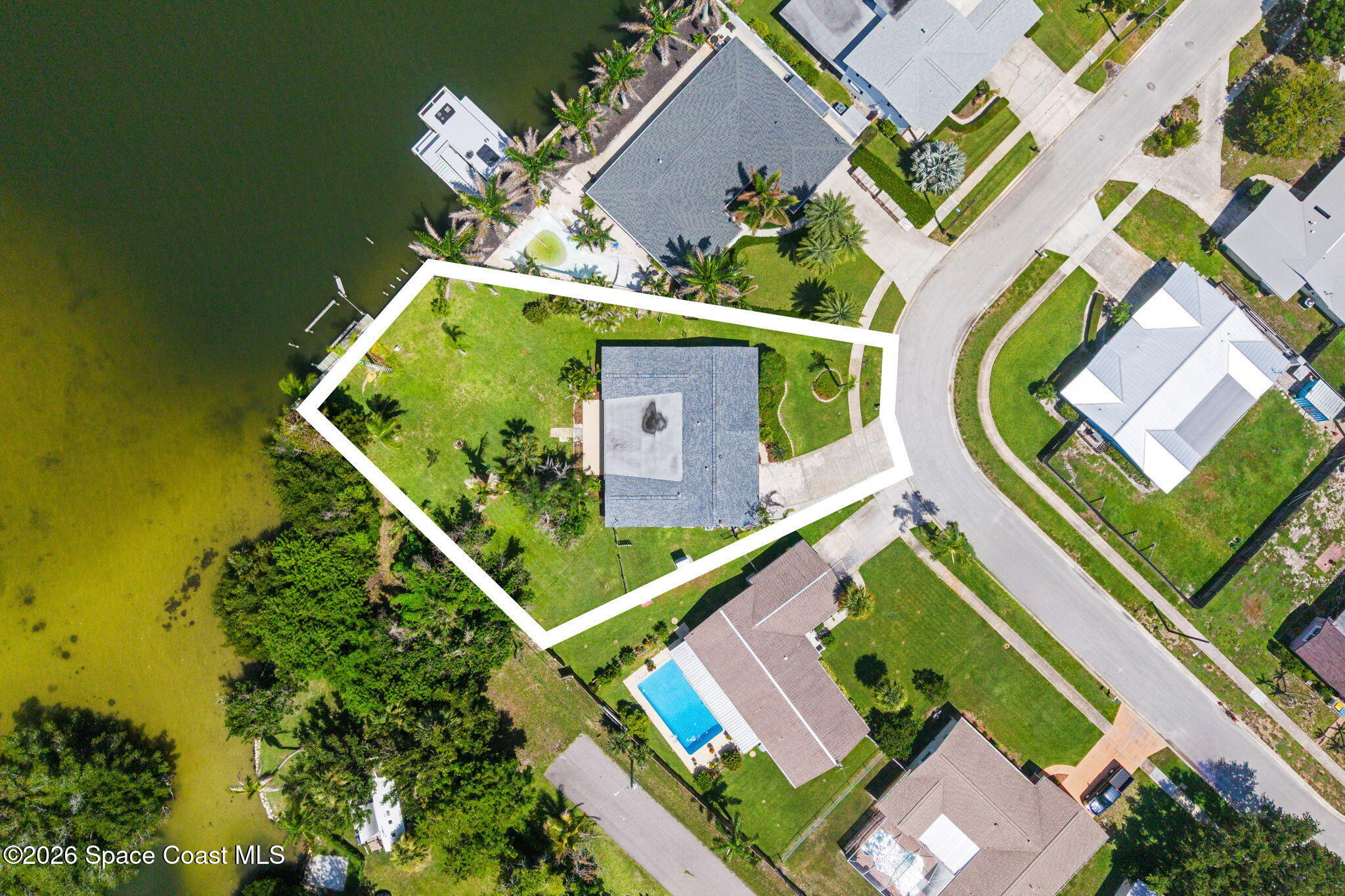 565 W Gateway Court