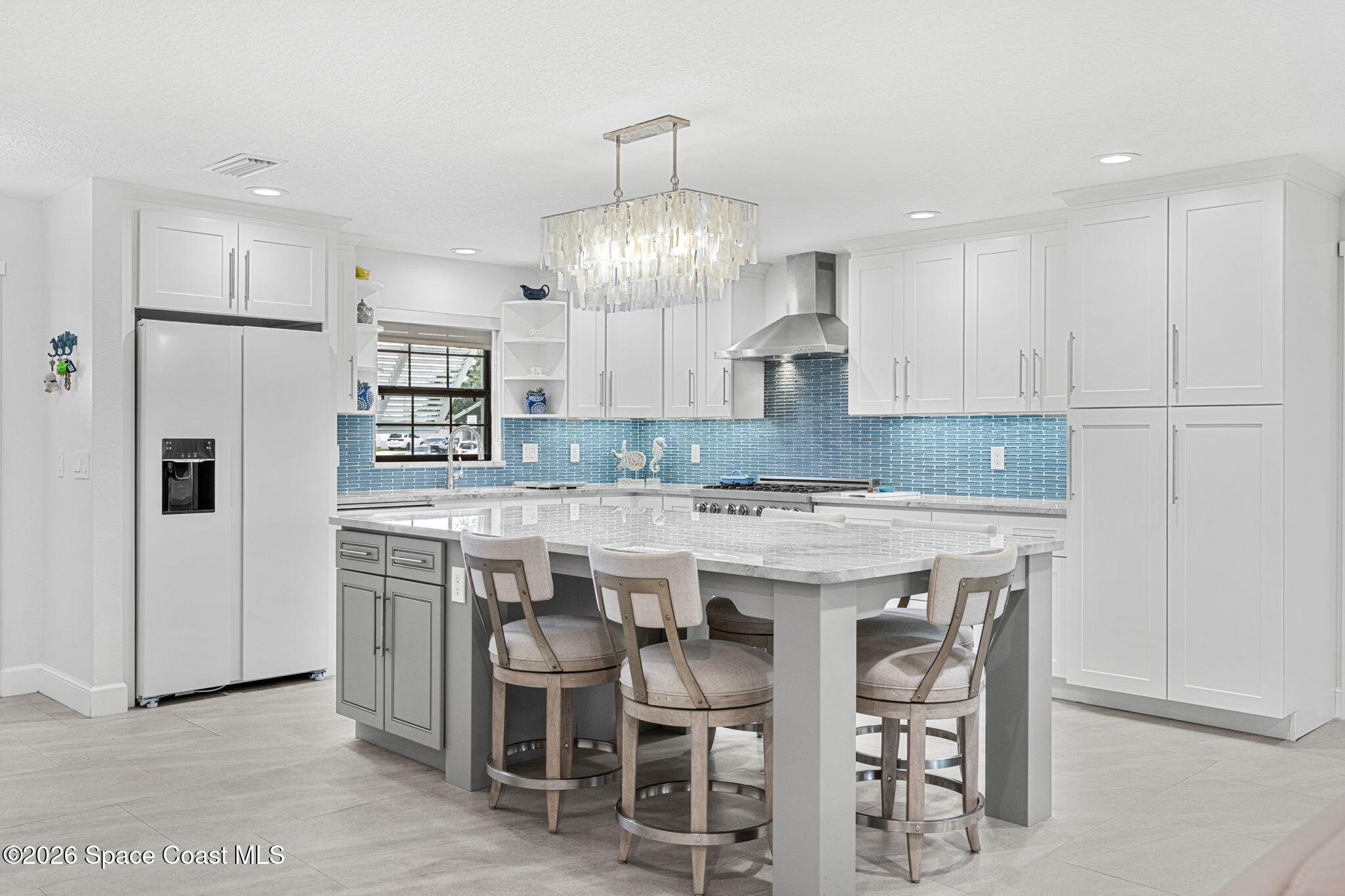565 W Gateway Court