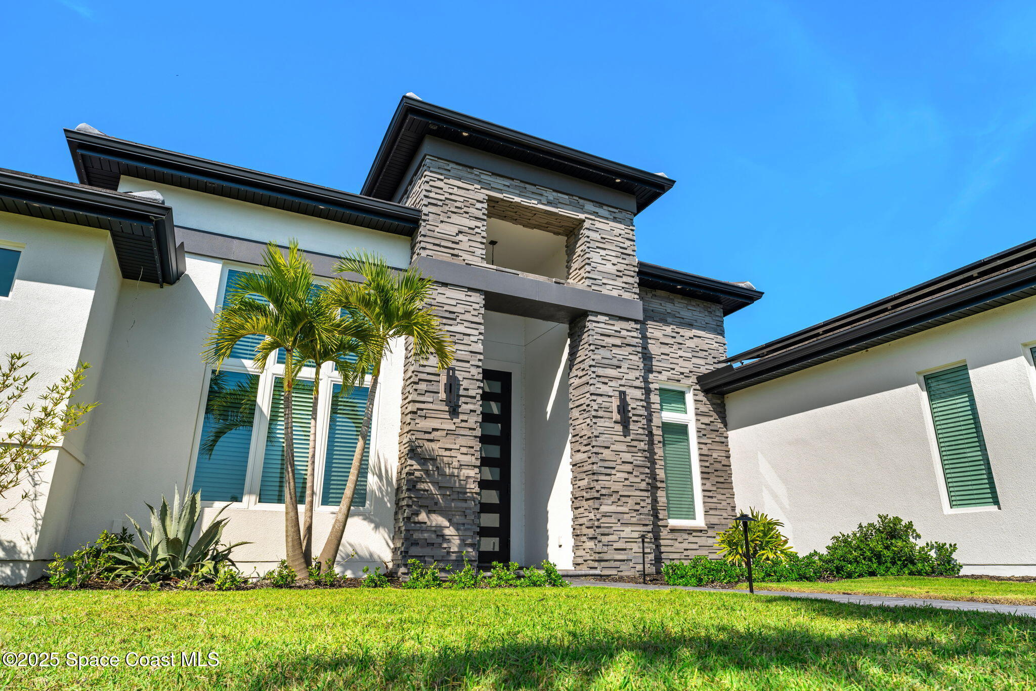 3768 Lake Adelaide Place