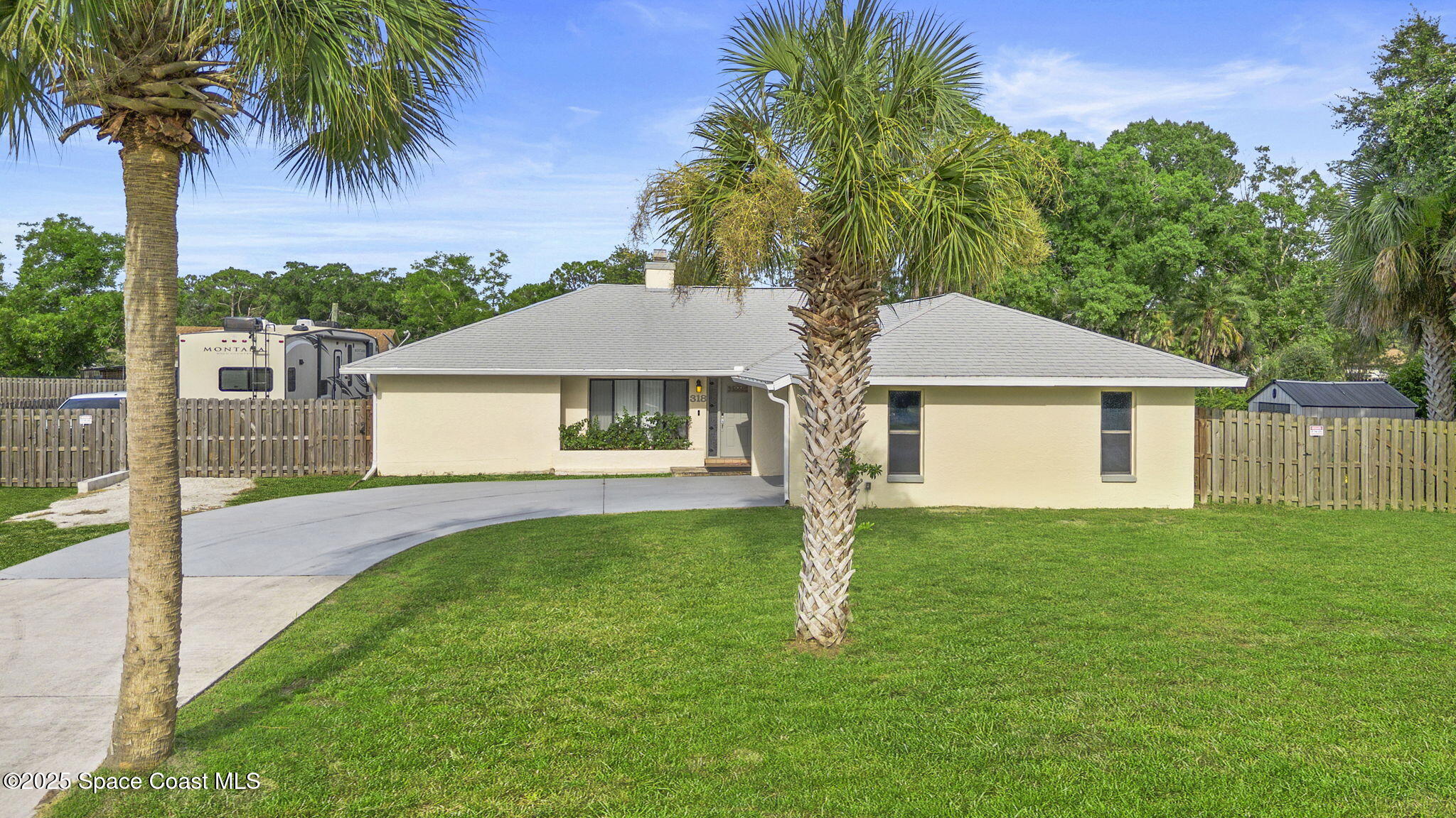 318 Peggy Circle NE