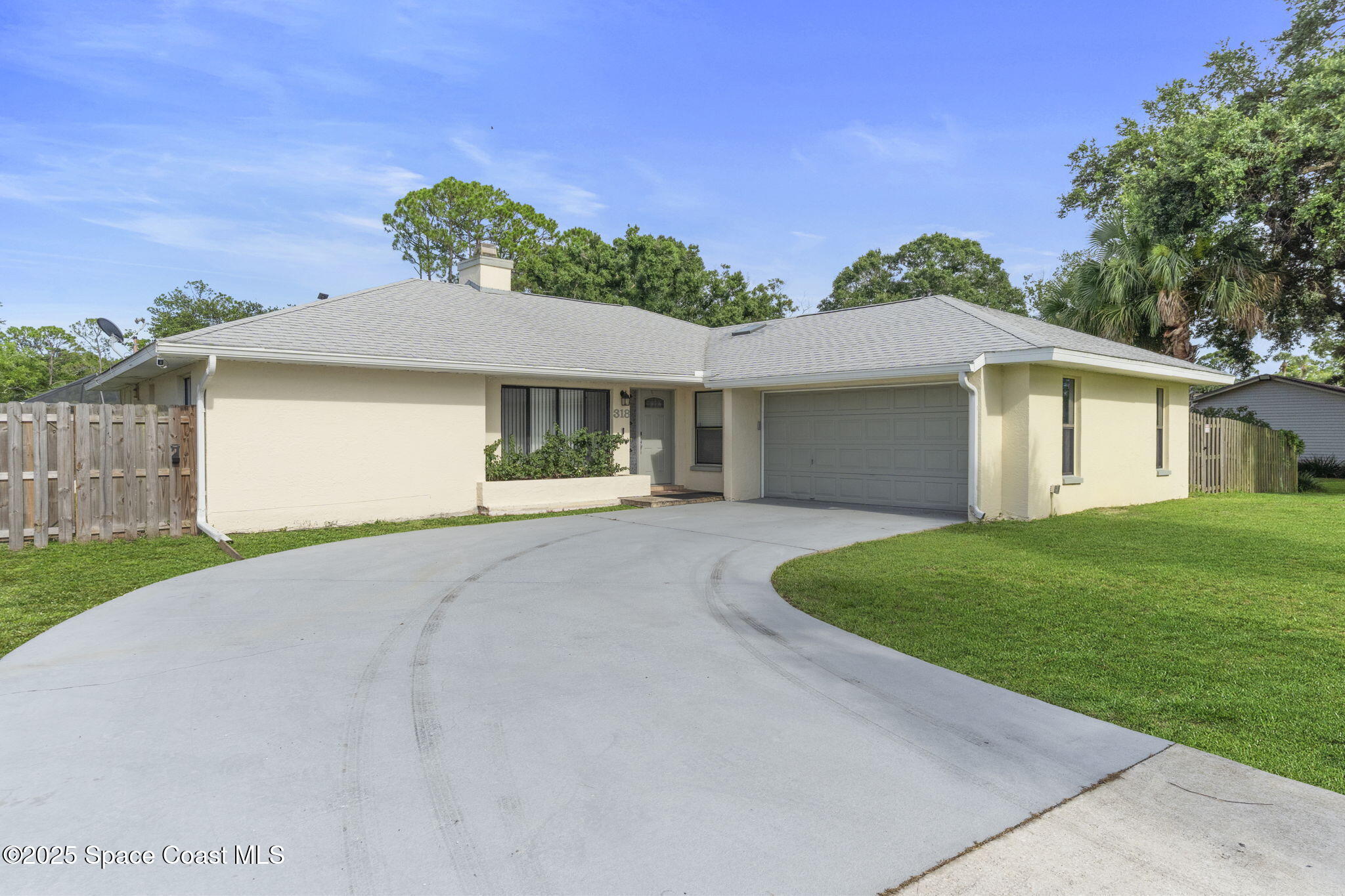 318 Peggy Circle NE