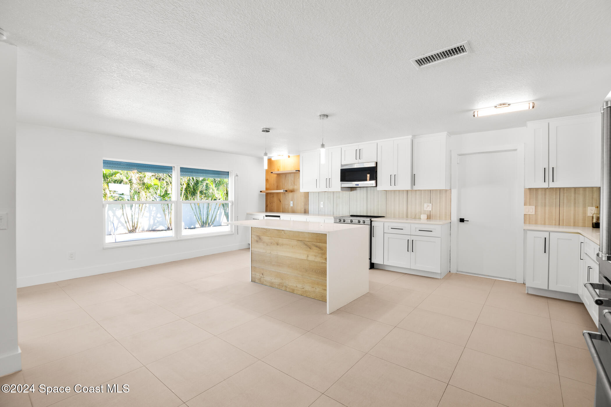 360 E Riviera Boulevard