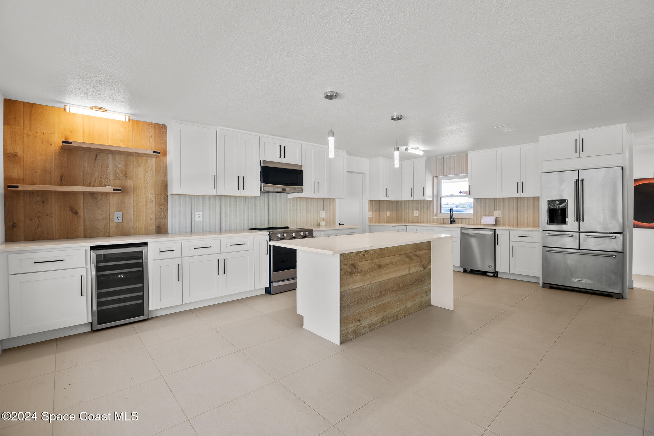 360 E Riviera Boulevard