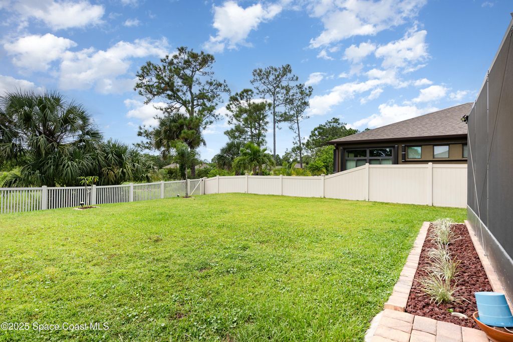 Photo of 904 Old Country Road SE, Palm Bay, FL 32909 (MLS # 1057337)