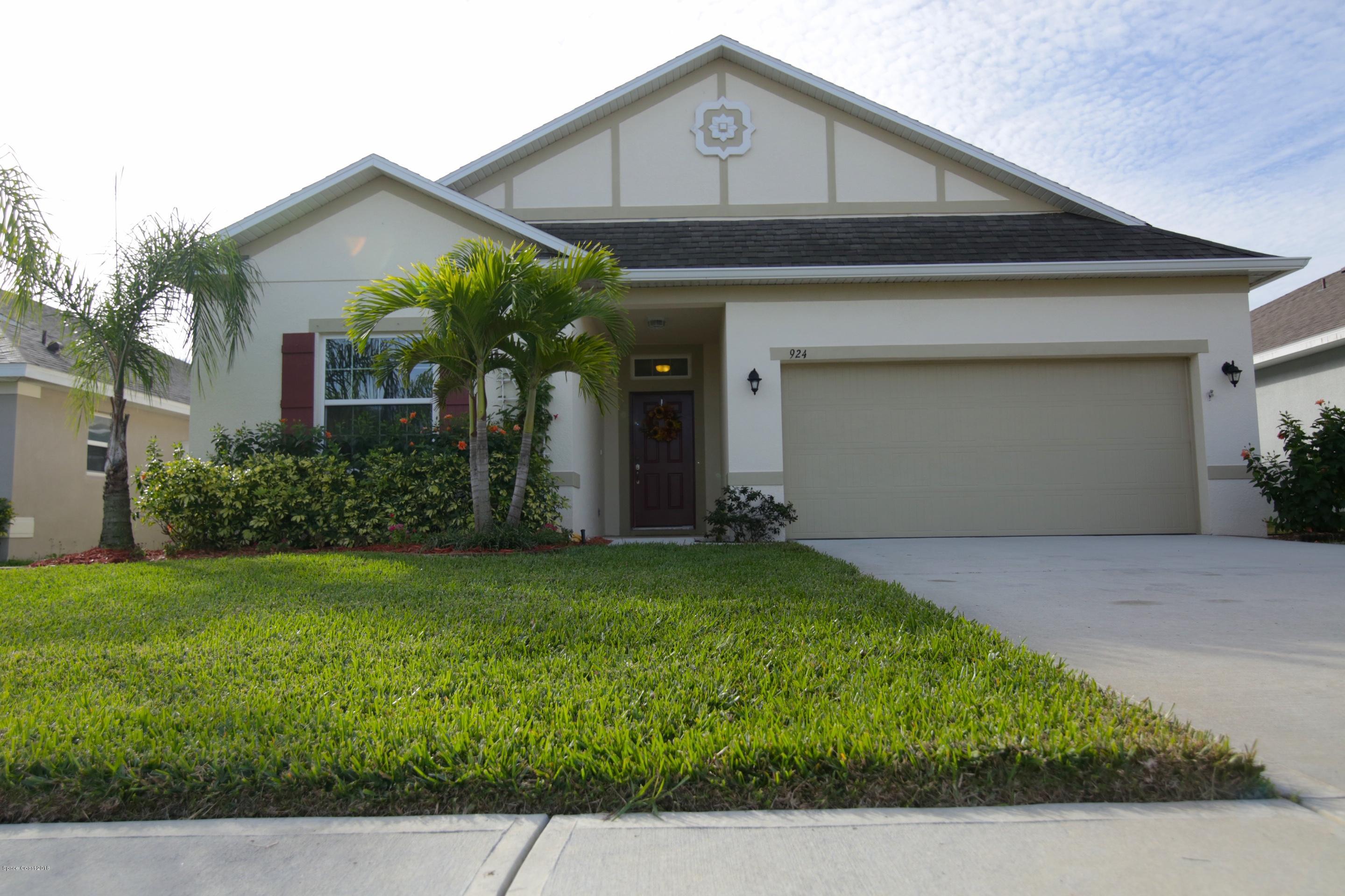 Photo 1 of 18 — 924 Breakaway Trail, Titusville, FL 32780