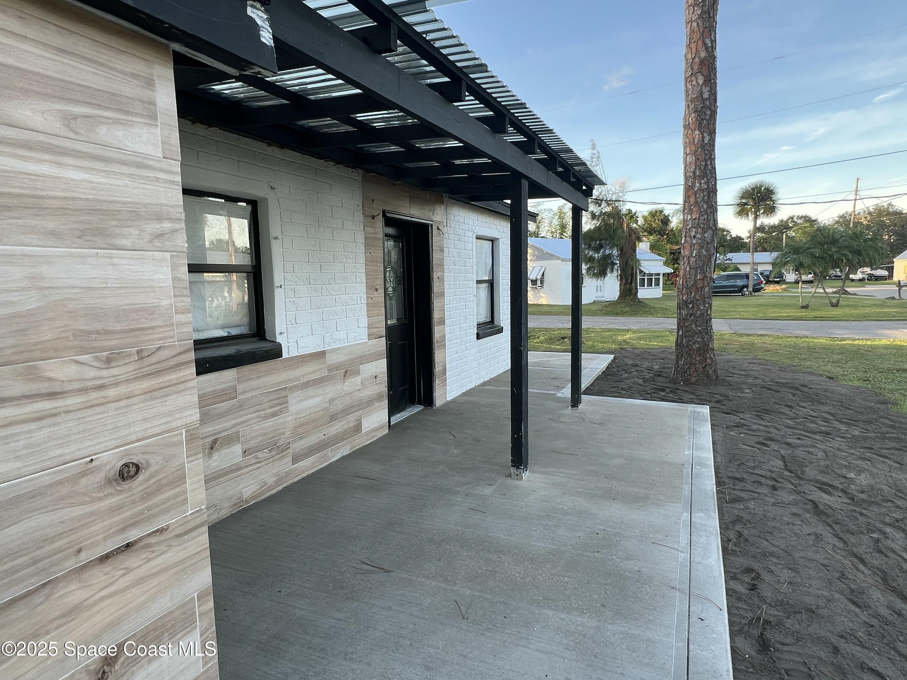 1279 Earl Drive