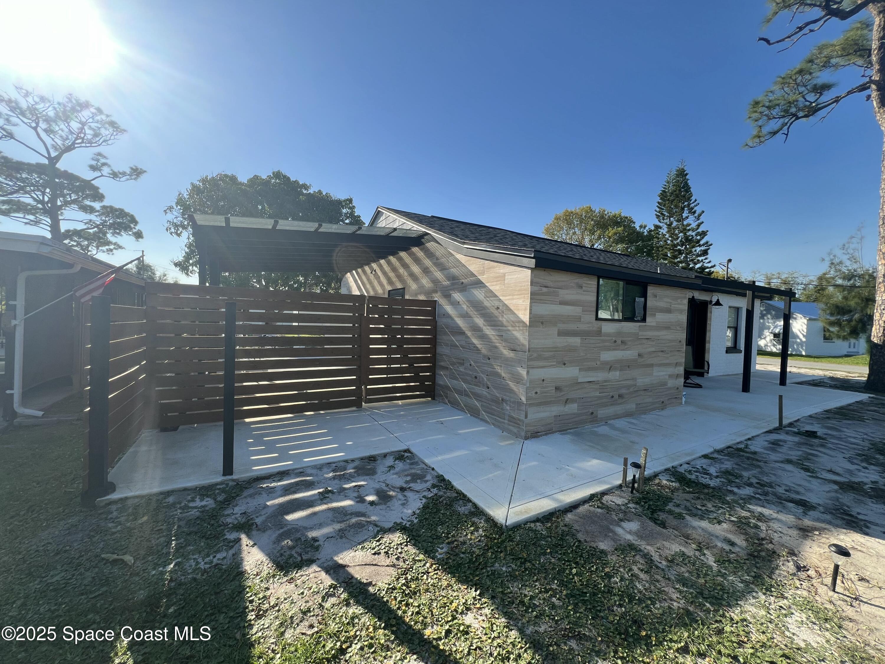 1279 Earl Drive
