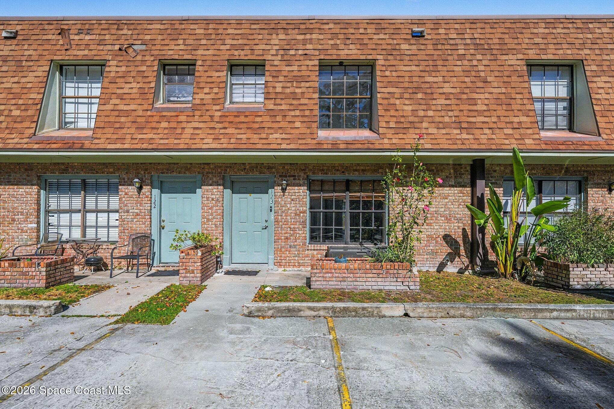 1300 Arlington Lane NE 123