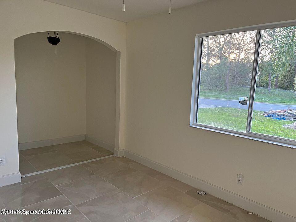 219 SE Eldron Boulevard SE 10
