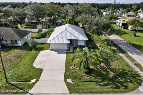 Photo of 402 Toledo Street, Sebastian, FL 32958 (MLS # 1064653)
