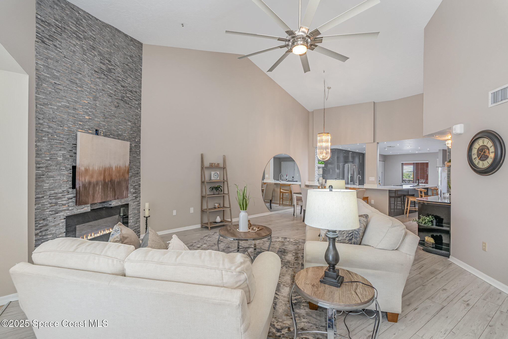 343 N Tropical Trail 404
